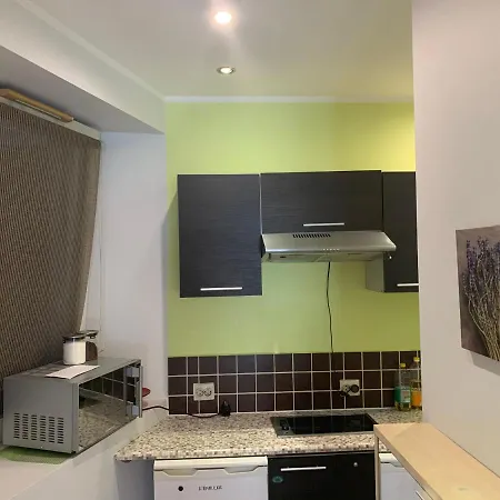 Riverside Promenade S *